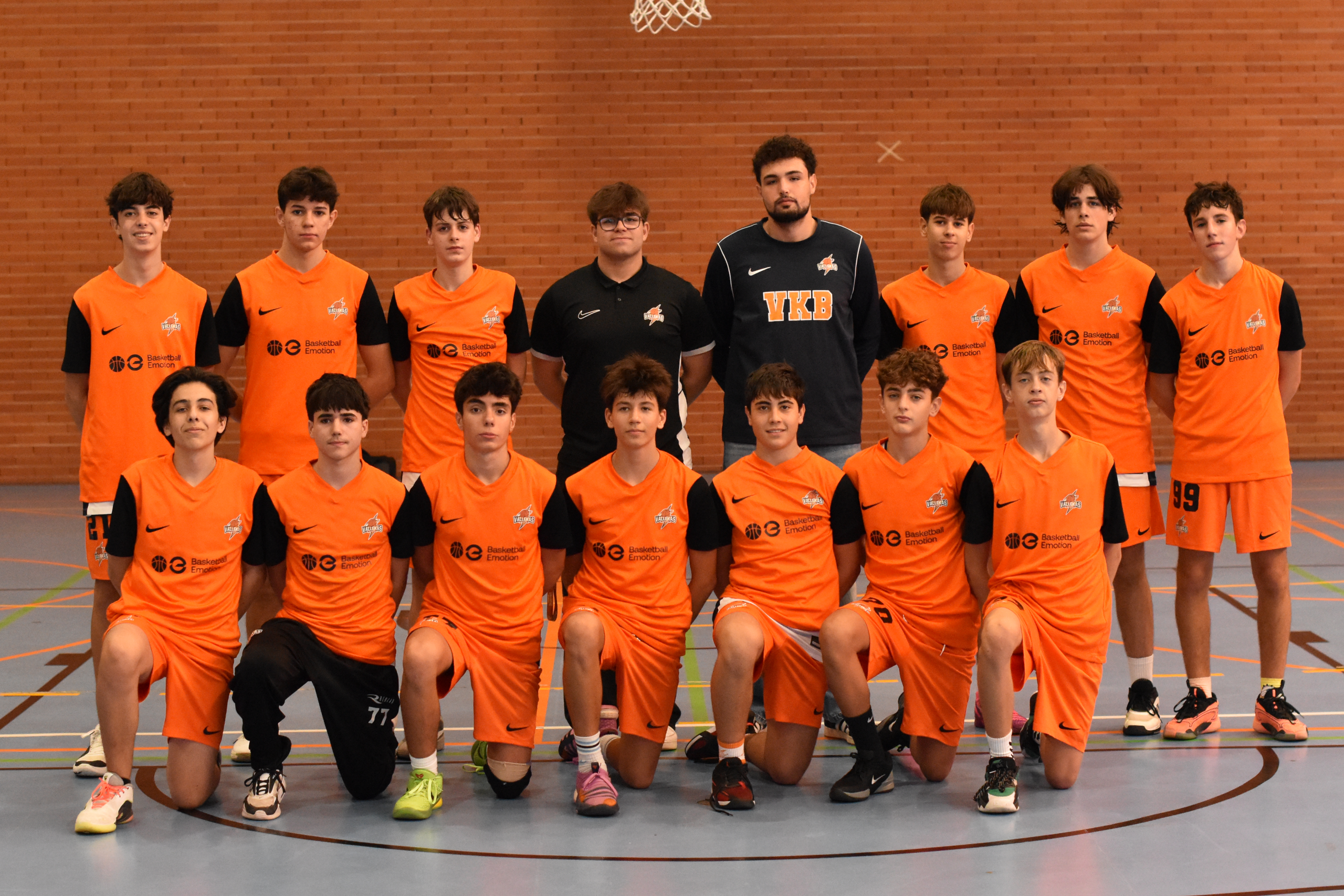 Equipo Cadete Naranja de Vallekas Basket, temporada 25/26 (foto 1 de 2)