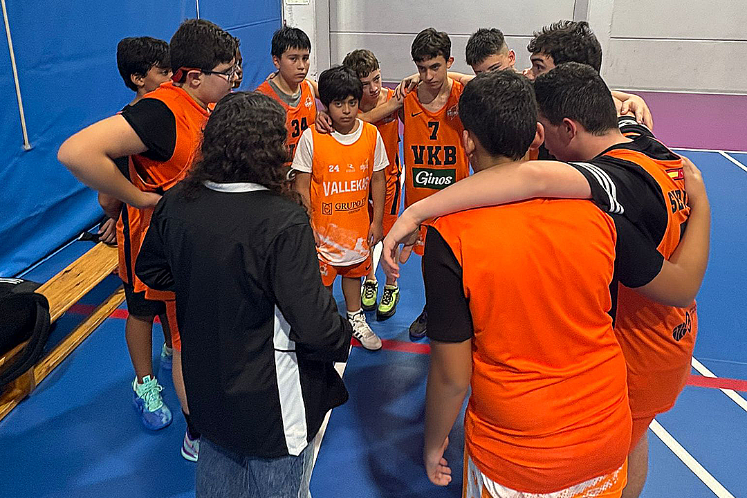 Equipo Infantil Azul de Vallekas Basket, temporada 25/26 (foto 1 de 2)